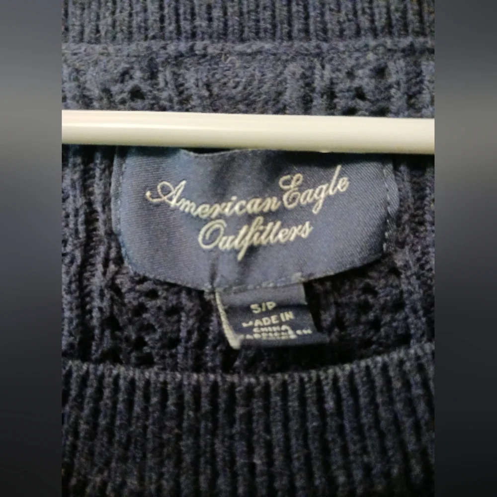 AMERICAN EAGLE OUTFITTERS WOMEN'S SMALL NAVY BLUE TOP💙 - Picture 3 of 3